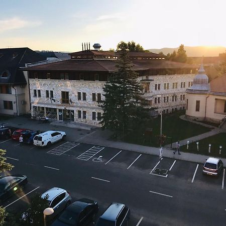 Centrum Apartman Шарошпатак Экстерьер фото